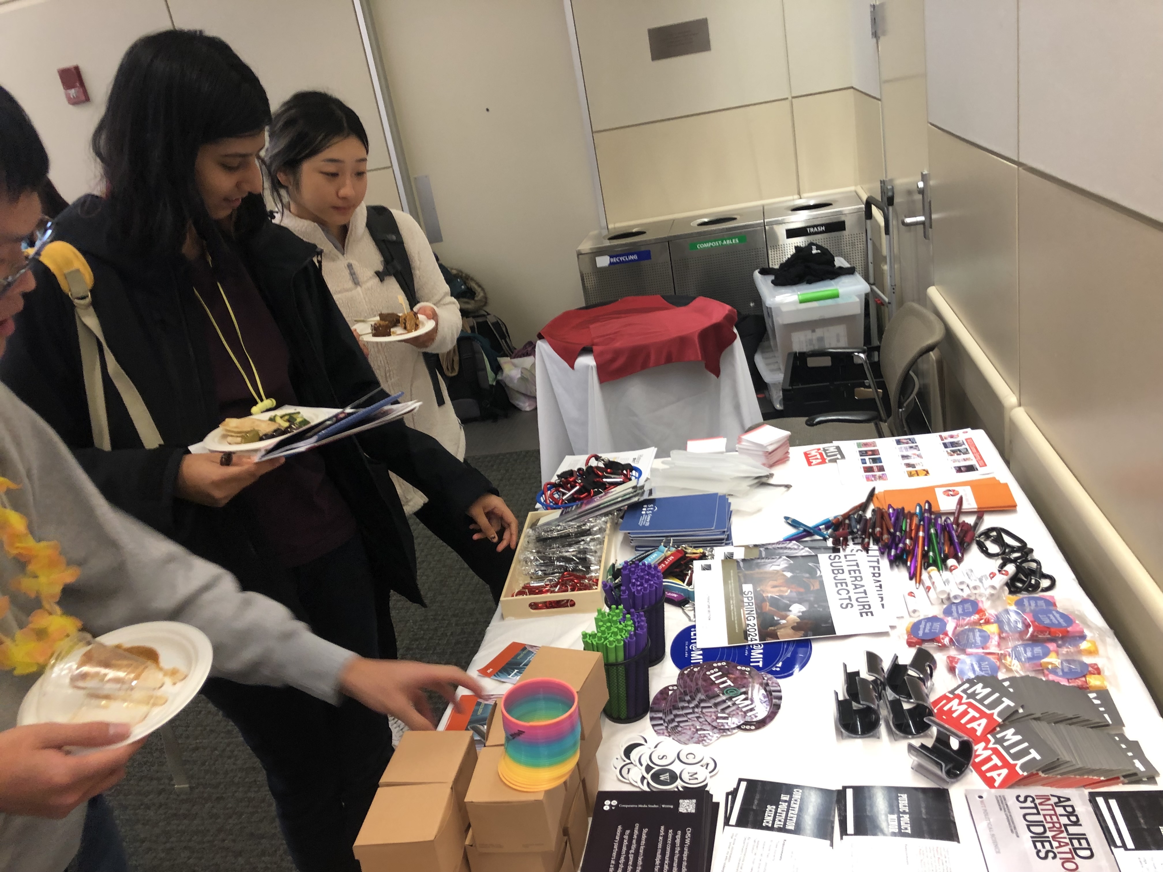 Students grab swag during the Spring Ahead with SHASS event
