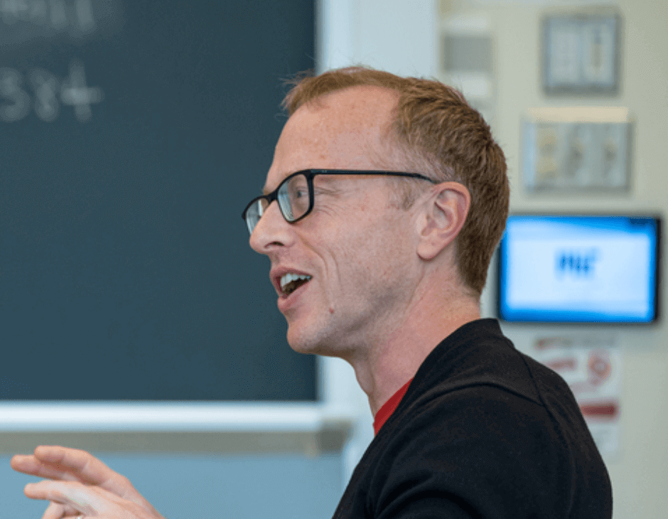 Brian Hedden teaches a course on AI and rationality